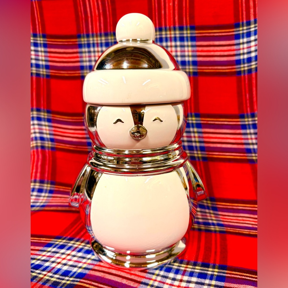 2008 Slatkin & Co. Penguin Cinnamon Stick Candle Signed Harry Slatkin 8.75” tall